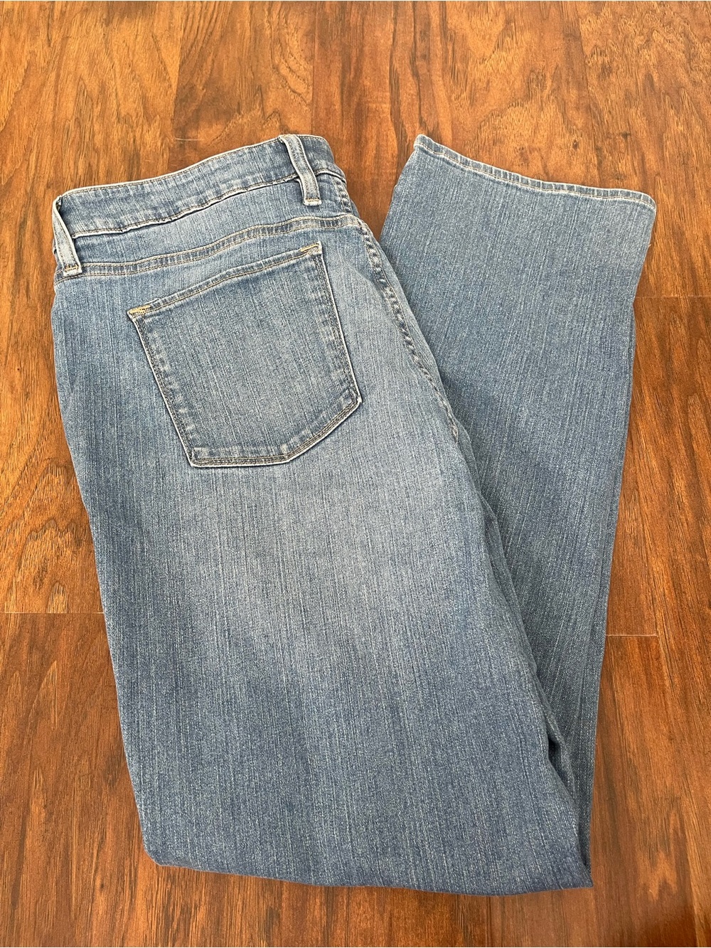 LL Bean Women’s Favorite Fit Straight Leg Jeans Light Wash Denim Size 16